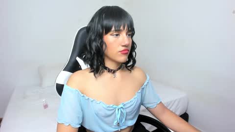 Snapshot of trinydoll chatting on 02/05/25, 12:17 Triny online show from 02/05/25, 12:17