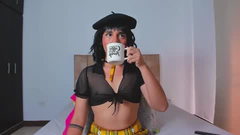 Snapshot of trinydoll chatting on 10/11/25, 12:58 Triny online show from 10/11/25, 12:58