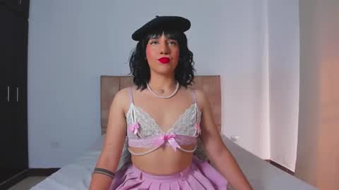 Snapshot of trinydoll chatting on 10/13/25, 01:00 Triny online show from 10/13/25, 01:00