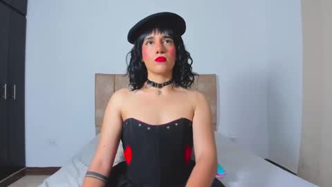 Snapshot of trinydoll chatting on 10/23/25, 01:32 Triny online show from 10/23/25, 01:32