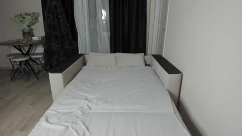 AnyaMarkPvt is open online show from 12/18/24, 02:17