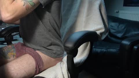 Snapshot of tripstocum chatting on 12/31/24, 08:59 FluideAmer online show from 12/31/24, 08:59