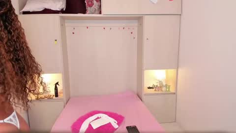 Snapshot of trishamoon chatting on 09/21/25, 04:14 TRISHA online show from 09/21/25, 04:14