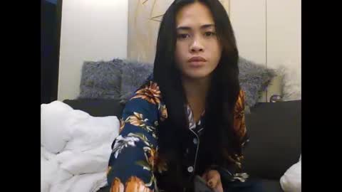 Trishia00 online show from 12/03/25, 02:37