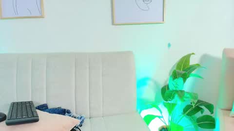 Trissha online show from 01/11/25, 03:09