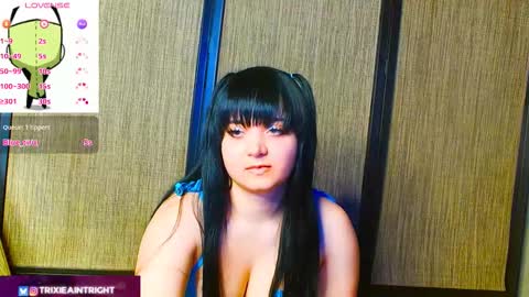 trixiedoescamcam online show from 10/29/25, 10:44