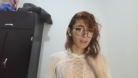 Snapshot of trixy_roses chatting on 12/20/24, 09:50 Trixy Rose online show from 12/20/24, 09:50