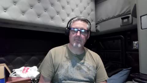 Snapshot of trkdrvr4you chatting on 09/30/25, 01:21 TiggerLover73 online show from 09/30/25, 01:21