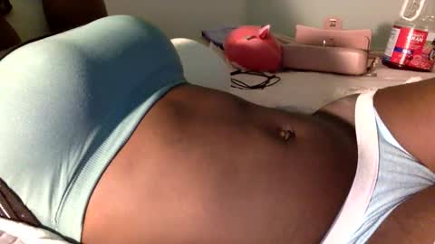 Snapshot of tropicalebonyx chatting on 12/14/25, 01:05 Tropical Ebony online show from 12/14/25, 01:05