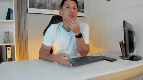 Snapshot of troy_evanss chatting on 08/02/26, 05:17 Troy online show from 08/02/26, 05:17