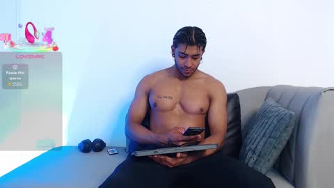 Snapshot of troy_lee1 chatting on 09/22/25, 02:41    online show from 09/22/25, 02:41