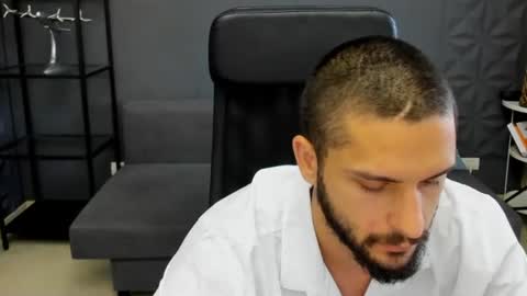 Snapshot of troywade chatting on 06/26/26, 04:17 TroyWade online show from 06/26/26, 04:17