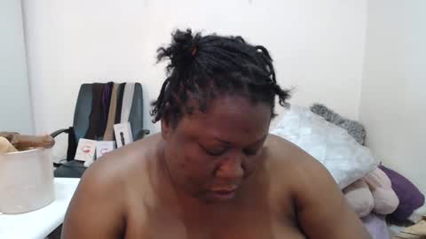 Snapshot of truebella30 chatting on 01/01/25, 10:32 TrueBella30 online show from 01/01/25, 10:32
