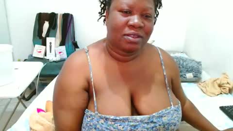 Snapshot of truebella30 chatting on 09/14/25, 06:01 TrueBella30 online show from 09/14/25, 06:01