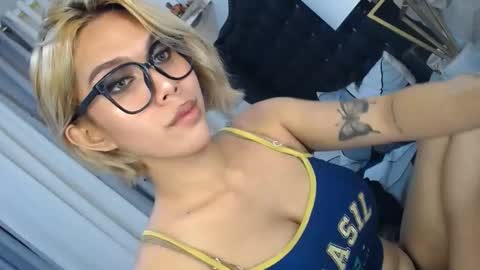 Snapshot of ts_tatiana chatting on 10/05/25, 07:23 billie online show from 10/05/25, 07:23