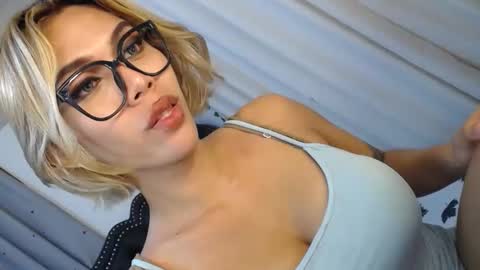 Snapshot of ts_tatiana chatting on 10/13/25, 10:54 billie online show from 10/13/25, 10:54