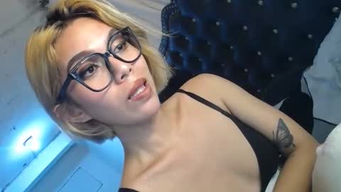 Snapshot of ts_tatiana chatting on 11/04/25, 07:29 billie online show from 11/04/25, 07:29