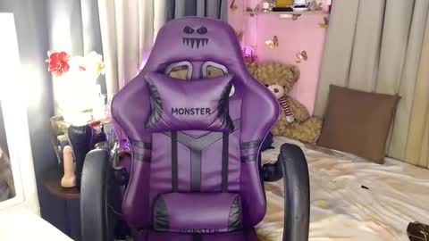    online show from 12/04/25, 12:25