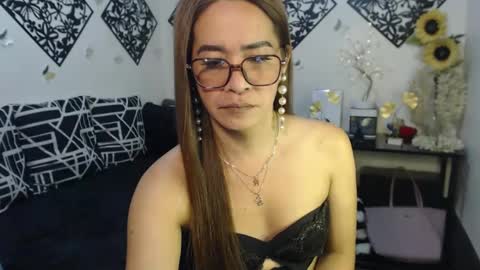 Snapshot of tsakesha chatting on 03/01/25, 01:18 akesha online show from 03/01/25, 01:18