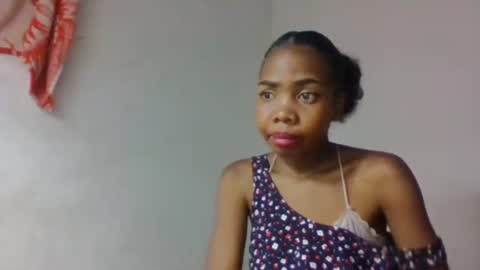 Snapshot of tsaralaza chatting on 10/13/25, 03:23 tsaralaza online show from 10/13/25, 03:23