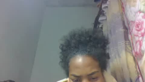 Snapshot of tsaralaza chatting on 10/18/25, 04:04 tsaralaza online show from 10/18/25, 04:04