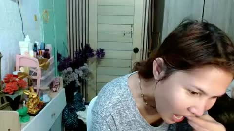 SHENA  online show from 11/17/25, 04:13