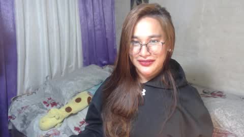 Snapshot of tspam19 chatting on 10/01/25, 04:02 PAM online show from 10/01/25, 04:02