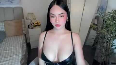 Snapshot of tspearlofasia chatting on 05/04/26, 11:06 Graciella online show from 05/04/26, 11:06