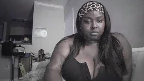 Snapshot of tsunamiiibee chatting on 10/08/25, 08:17 tsunamiiibee online show from 10/08/25, 08:17