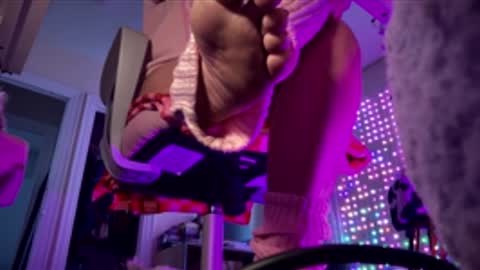 MOCHI NEXT DOOR online show from 11/24/25, 05:34