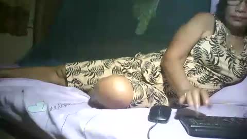 Snapshot of tuchmegently chatting on 01/11/25, 09:15 Mae online show from 01/11/25, 09:15