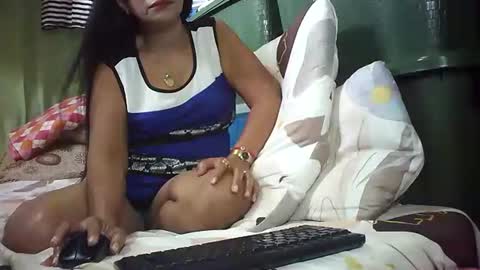 Snapshot of tuchmegently chatting on 09/13/25, 11:26 Mae online show from 09/13/25, 11:26