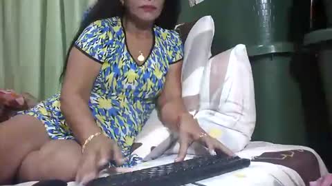 Snapshot of tuchmegently chatting on 09/17/25, 09:38 Mae online show from 09/17/25, 09:38