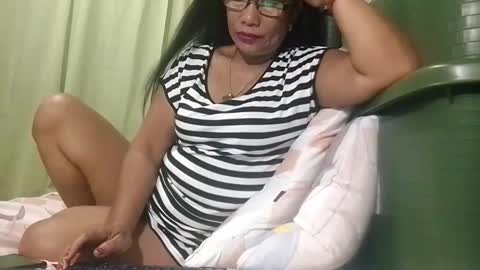 Snapshot of tuchmegently chatting on 10/22/25, 11:59 Mae online show from 10/22/25, 11:59