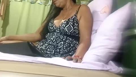 Snapshot of tuchmegently chatting on 11/07/25, 08:09 Mae online show from 11/07/25, 08:09