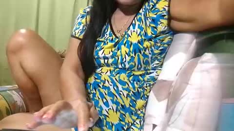 Snapshot of tuchmegently chatting on 12/17/25, 09:21 Mae online show from 12/17/25, 09:21