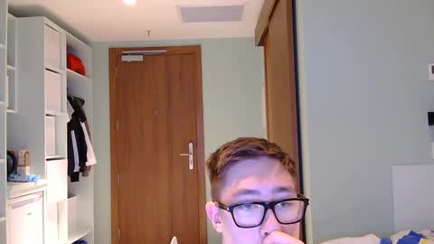 tudorasputas online show from 04/19/26, 12:00