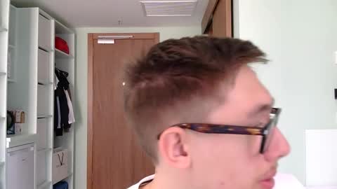 tudorasputas online show from 04/19/26, 12:04