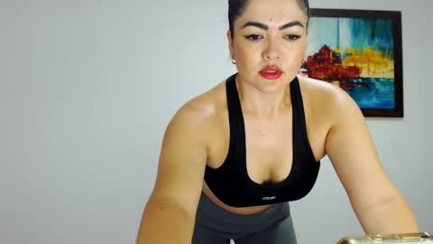 Snapshot of tuti_sex chatting on 02/20/25, 10:59 tuti online show from 02/20/25, 10:59