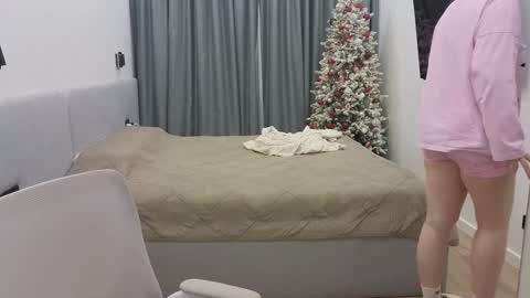 Snapshot of tutti_frutti_ chatting on 12/23/24, 08:14 Ariana online show from 12/23/24, 08:14