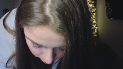 Snapshot of tutti_frutti_ chatting on 12/28/24, 11:37 Ariana online show from 12/28/24, 11:37