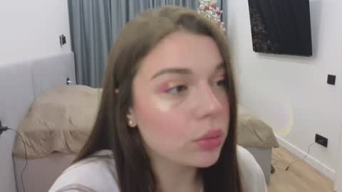 Snapshot of tutti_frutti_ chatting on 01/09/25, 08:44 Ariana online show from 01/09/25, 08:44