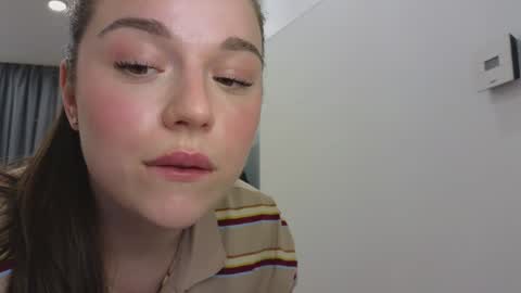 Snapshot of tutti_frutti_ chatting on 01/25/25, 12:27 Ariana online show from 01/25/25, 12:27