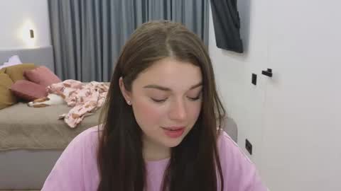 Snapshot of tutti_frutti_ chatting on 02/13/25, 12:35 Ariana online show from 02/13/25, 12:35