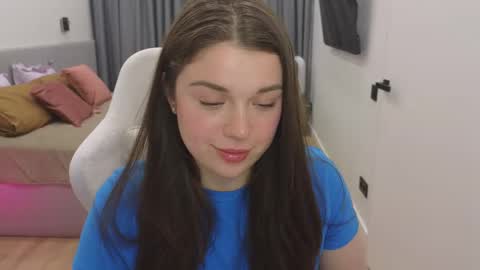 Snapshot of tutti_frutti_ chatting on 02/17/25, 12:21 Ariana online show from 02/17/25, 12:21