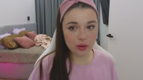 Snapshot of tutti_frutti_ chatting on 02/19/25, 08:52 Ariana online show from 02/19/25, 08:52