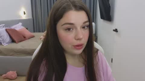 Snapshot of tutti_frutti_ chatting on 03/08/25, 08:35 Ariana online show from 03/08/25, 08:35