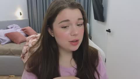Snapshot of tutti_frutti_ chatting on 03/09/25, 09:25 Ariana online show from 03/09/25, 09:25