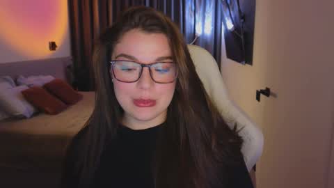 Snapshot of tutti_frutti_ chatting on 10/13/25, 09:04 Ariana online show from 10/13/25, 09:04