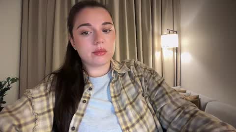 Snapshot of tutti_frutti_ chatting on 06/17/26, 09:27 Ariana online show from 06/17/26, 09:27